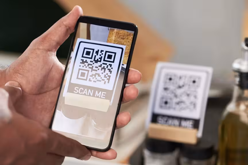 Hur man skapar dynamiska QR-koder med analys: Komplett guide 2025